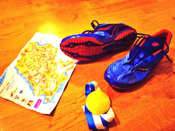 Kengät myynnissä! RT <a href="/martenbostrom/">Mårten Boström</a>: Myydään MM-kultakengät 10 000 €, DL <a href="/urheilugaala/">Urheilugaala</a>. Tue retweettaamalla!