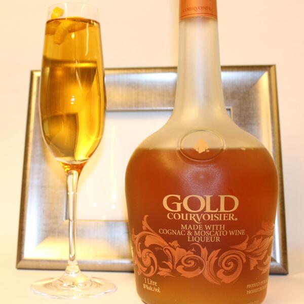 CourvoisierUSA's tweet photo. With Courvoisier, every night is one to remember. Be memorable, enjoy responsibly. #CVology http://t.co/ZKF4HFKOHH