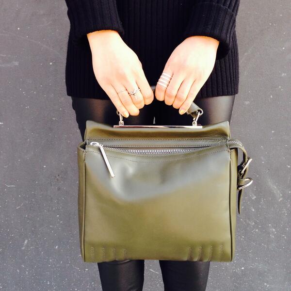 mohanista's tweet image. @thezoereport "Um, how perfect is this @31philliplim satchel? #greenisthenewblack #zoereporter http://t.co/tJApzluBzJ"