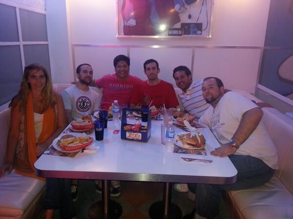 somospnt's tweet photo. Equipo 2  castigándose…   Panza llena corazón contento. #FotoDelDia #SomosPNT http://t.co/7bXhTfUqiI