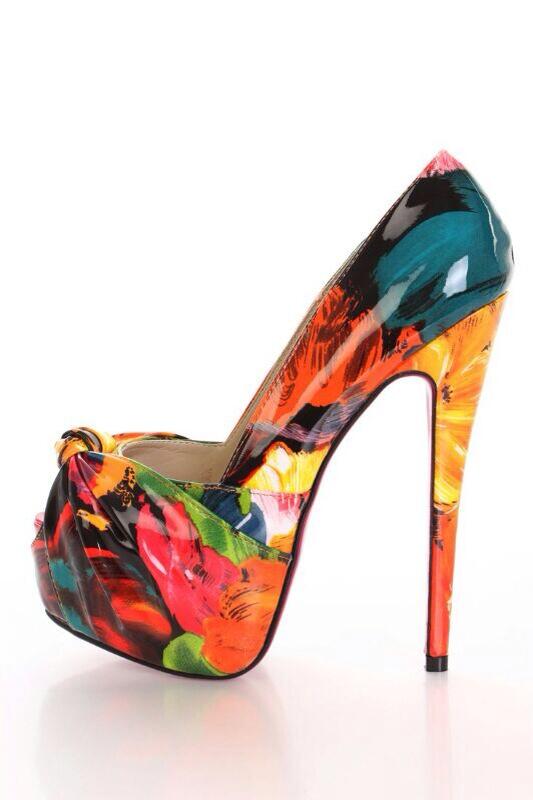 adictasaltacon's tweet photo. Tacones con estampado floral, ahora en rebajas en http://t.co/TjHqOIp5mY #NosComemosLosPrecios http://t.co/SnbJQQIdFh