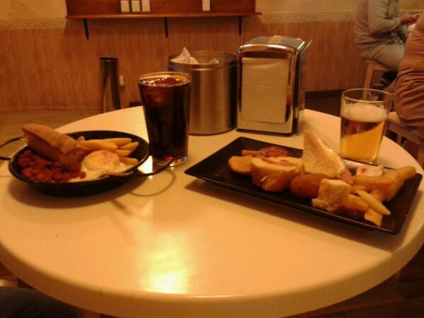 nenesalaone's tweet photo. Ultimo dia de tapas por leon!! http://t.co/PCJ8onQV6w