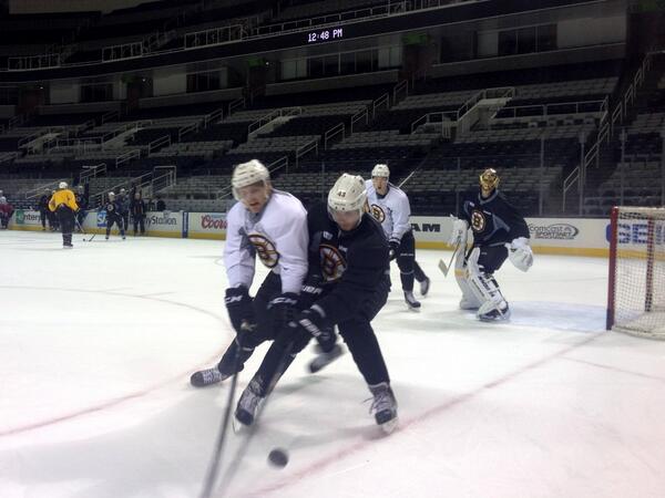 akaTimArthur's tweet image. “@NHLBruins: Matt Bartkowski &amp;amp; Justin Florek battle for the puck during drills ^CS http://t.co/aheuLhXb66” That in San Jose?