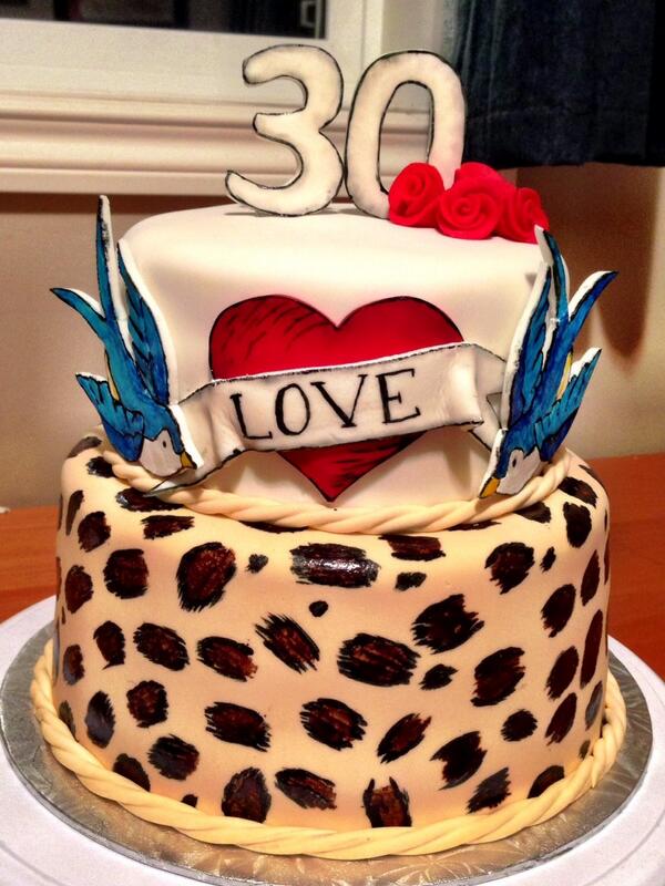 GloriousCakes's tweet photo. Fun old school rockabilly birds cake http://t.co/hXVhtfIZ7G
