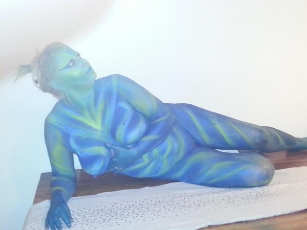 BodyPaintedLisa's tweet photo. @lizbarnesukbpl Did you see these two pics that @kalahariuk did for me, I love them? xox #bodypainting http://t.co/zPWpV4n6yI