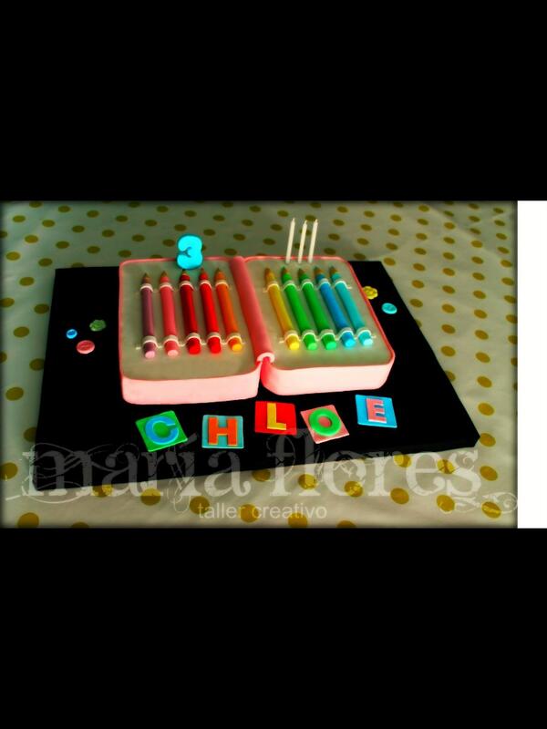 FloresSweets's tweet photo. Tarta-estuche para la pequeña Chloe que le encanta colorear http://t.co/8ca3hZGN9r