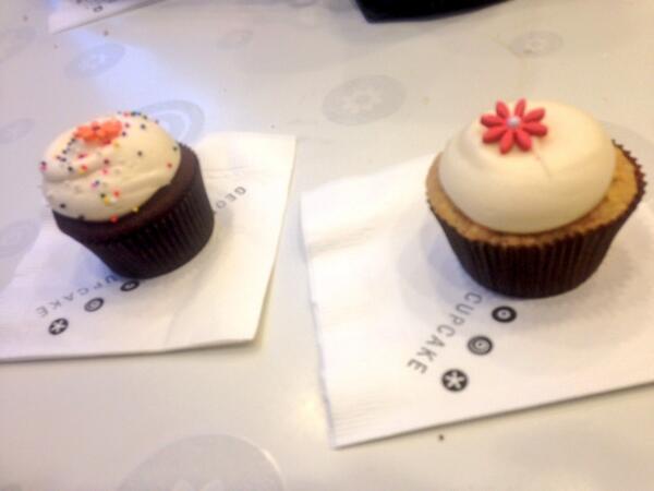 CYPower2014's tweet photo. Georgetown Cupcakes! Sasha Fierce is watching his figure! @djsasha_ @ShelbGray #CYPower2014 http://t.co/QyGNttE2gS