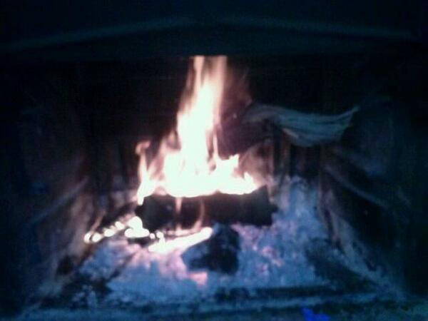 raquelin2010's tweet photo. En el dia q fa hui no hi ha res millor q estar al foc i una bona torraeta!!!!! http://t.co/SCE1gYrjw8