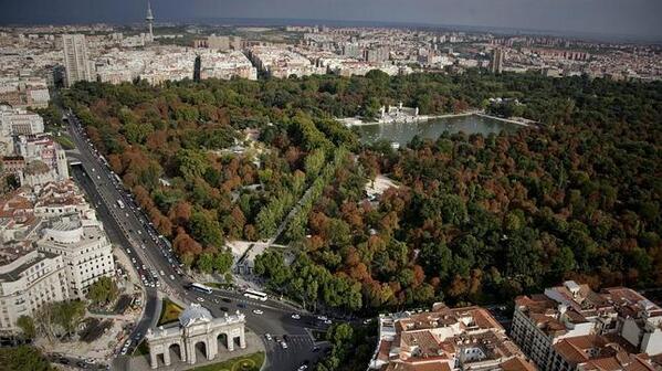 Estrenamos mes con una vista aérea del Retiro y la Puerta de Alcalá! Buenos días! #madrid #españa #julio