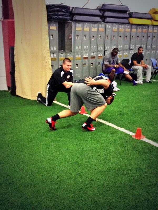 TEST_Football's tweet image. KD coaching up @JackInTheBox58 today as he works on perfecting his #3cone start. #NFL #NFLCombine