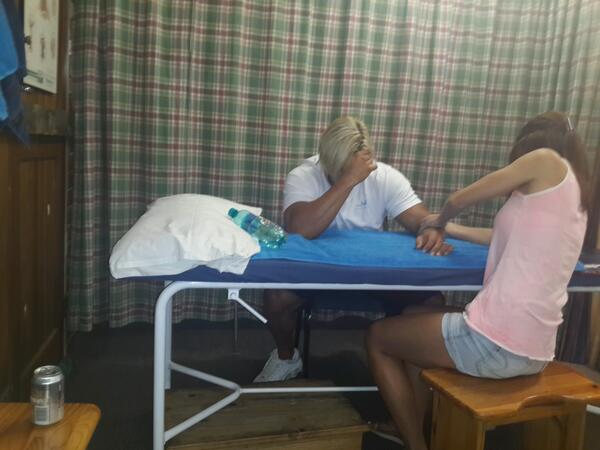 ANGELVDL's tweet photo. How does our tiny physio get J to sit through this pain! Big guys dont cry! @THEJVLNETWORK @candicem85 http://t.co/RHryufGZGT