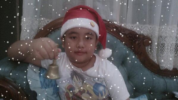 mingpao's tweet photo. Little Santa http://t.co/pi8bvVtYjZ