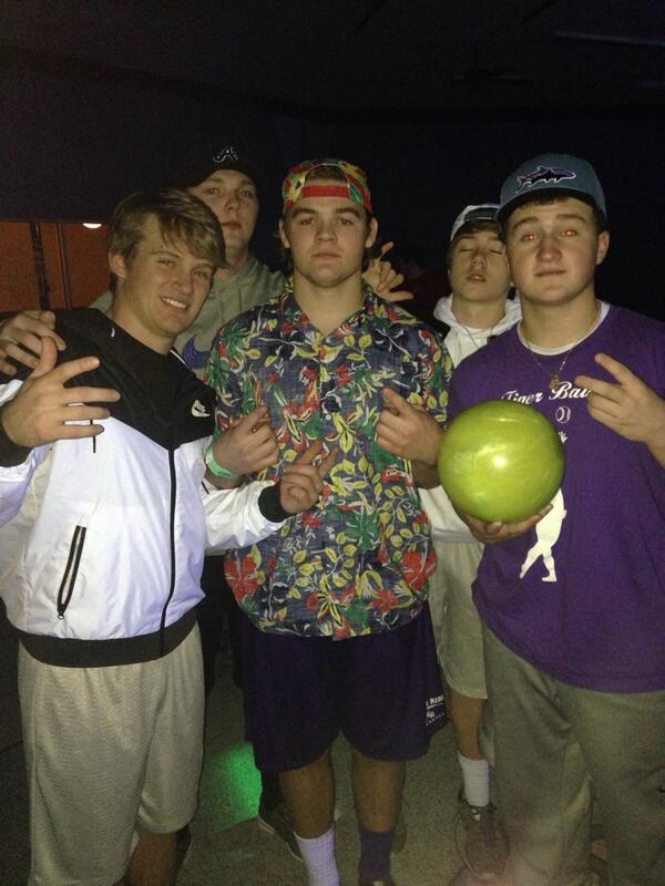 KRCSHSStudentGo's tweet photo. Stars and strikes bowling 🎳🎳 http://t.co/N2IQio3nFT