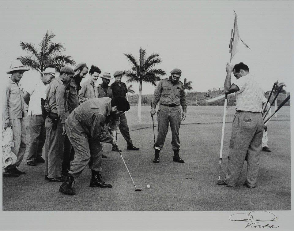 Amazing Historical Photo of Fidel Castro  in 1961 