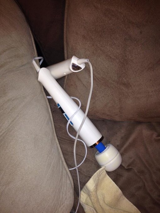 You know you're having a good time when you have tangled @magicwand! Only on #chaturday @chaturbate http://t<a href="/tag/chaturday"class="tags"><span>#chaturday</span></a>