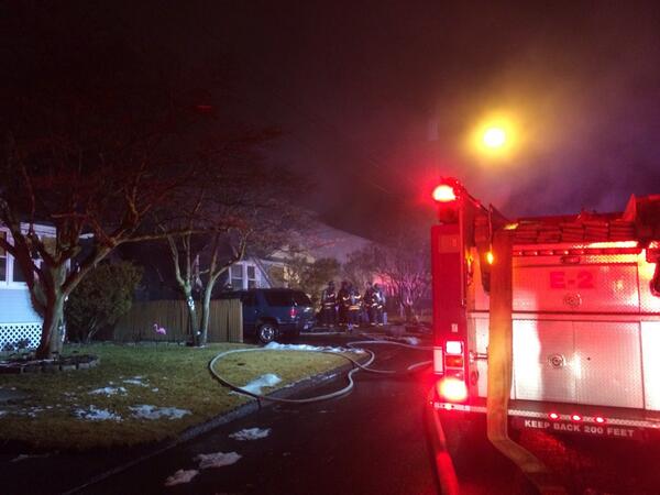 timhahn7's tweet photo. #Norwalk House fire 92 Truman St. No word on injuries. Body of fire seems to be knocked down at this time. #news12ct http://t.co/1ejwJeWyz1