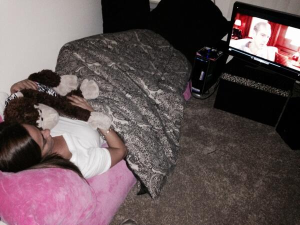 salvajemonroy's tweet photo. Viendo una peli en casa de mi chati:-)) http://t.co/xKMVTmhX9u