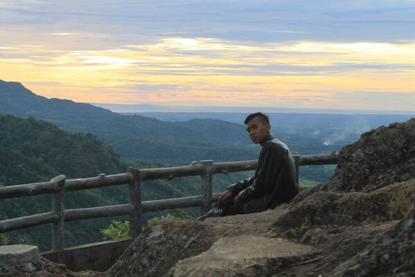 _theo_dora's tweet photo. @ryf_billy kalo yg ini foto di mana kak riz? http://t.co/cyjf44mhp1