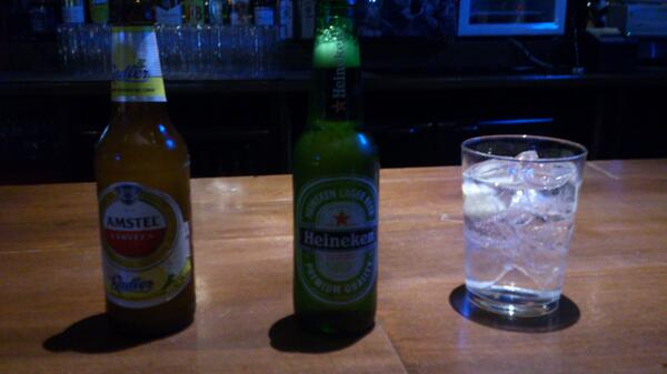 andreikatururu's tweet photo. Buena noche ayer con las gordas @anacs15 y @patrserrano . Hoy más http://t.co/BBobwLD1zb