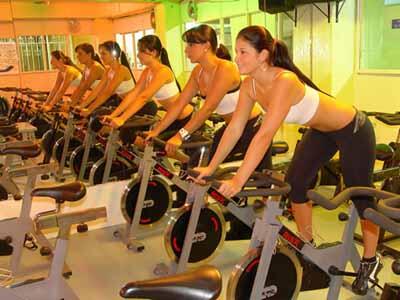 spinningo's tweet photo. ¿Cuántas calorías se queman en una clase de spinning? http://t.co/qBFf8wHnGs http://t.co/NZFi0dKO9c