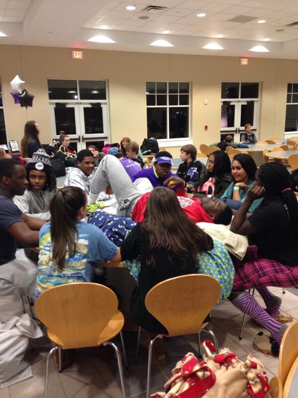 KRCSHSStudentGo's tweet photo. The end of the lockin. We are tired 😿 http://t.co/LkaFrkB4JW