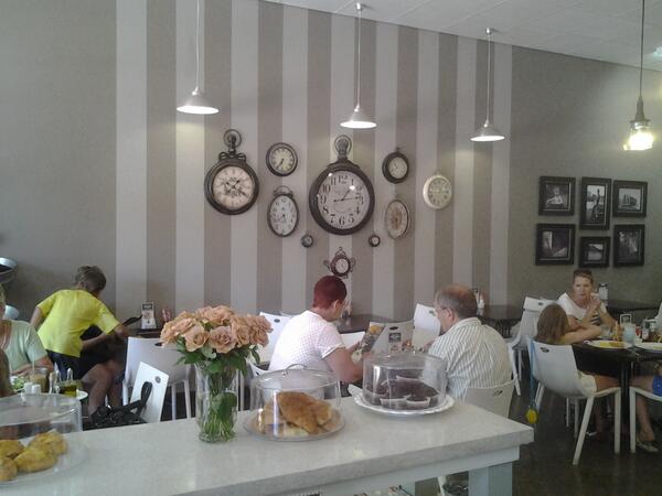 FarmsteadCafe's tweet photo. We are enjoying a lovely Saterday. #beautifull #flowers http://t.co/LkkSGTx1CL