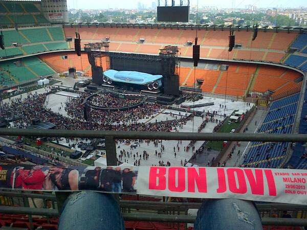 LucaTreiv's tweet photo. 29/06/2013 #SanSiro #Milano #BonJoviMemories #BecauseWeCan http://t.co/uVGbBIcNH1
