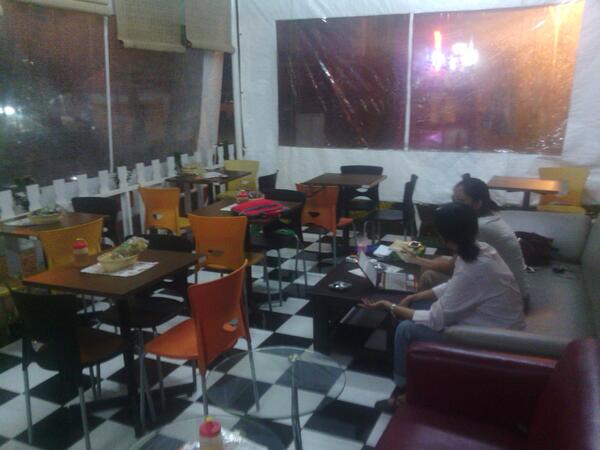 Ujan gede + angin kenceng di PasarModernBSD. Neduh <a href="/FruitBoxBSD/">FruitBox</a>