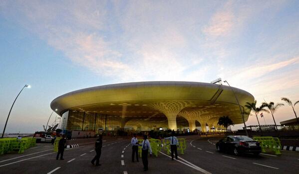 NewIndianXpress's tweet photo. Photos: #Mumbai Airport’s New World-Class Terminal http://t.co/NSHtmc90Pj #CST2 http://t.co/GUIlQmkFEY