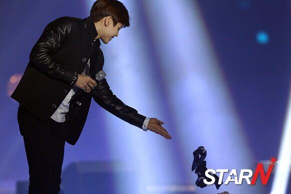 BdswR53CcAEr33b.jpg:large