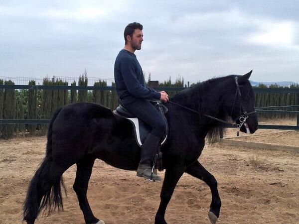 ana_2591's tweet photo. Bonita mañana montando y haciendo de profe con @aranda2008 #negri http://t.co/gwXdAPJL3Q