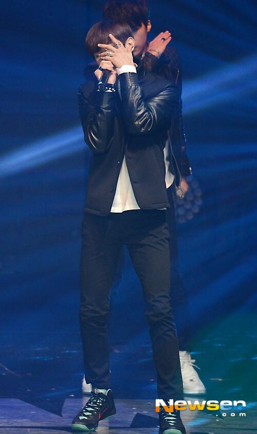 BdsxSmkCQAEMPeH.jpg:large