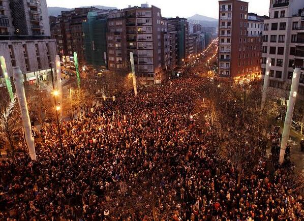 Euskal Herria: Una multitud exige "respeto a los derechos" de presos y exiliados. [vídeo] Bdt0qkgCMAAKWhM