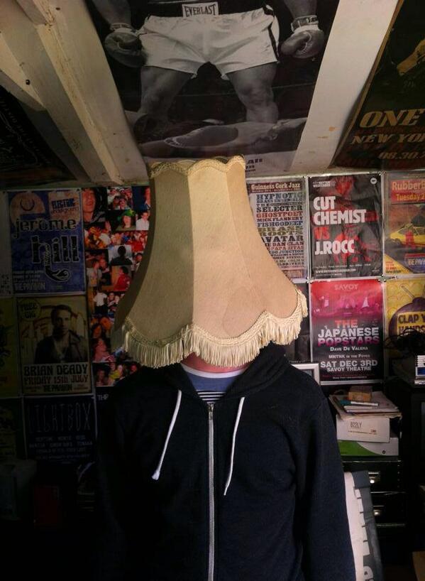 ThingsOnMyHead0's tweet photo. Lamp shade http://t.co/bSuEp8V4Kn