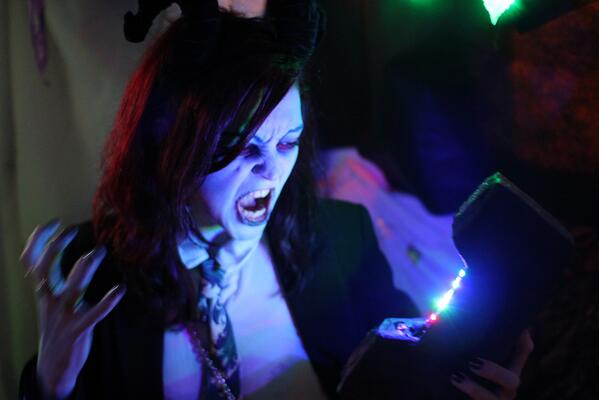 WeirdKidCltv's tweet photo. Demon Businesslady!! http://t.co/wuEm5AdZbb