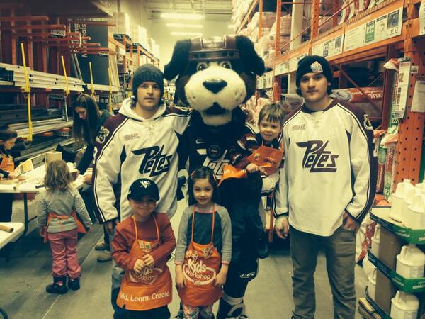 PetesCommunity's tweet photo. @PetesOHLhockey @8Tanus @nosad21 and Roger helping out at the Home Depot @KidWorkshopPtbo http://t.co/tIvdCOWw8V