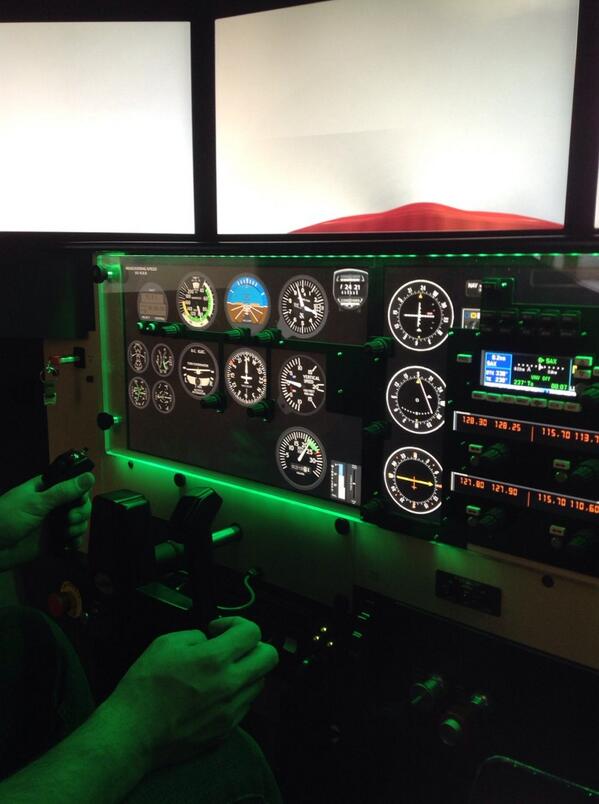 gomesnj's tweet image. No better way to spend a rainy Saturday. #redbirdFMX #ifrtraining #flightinstructing