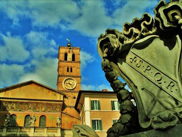 TrastevereRM's tweet photo. #SPQR @Roma_Capitale questa ve la dedichiamo...#piazzasantamaria #trastevere #roma http://t.co/mSg69vOz6l