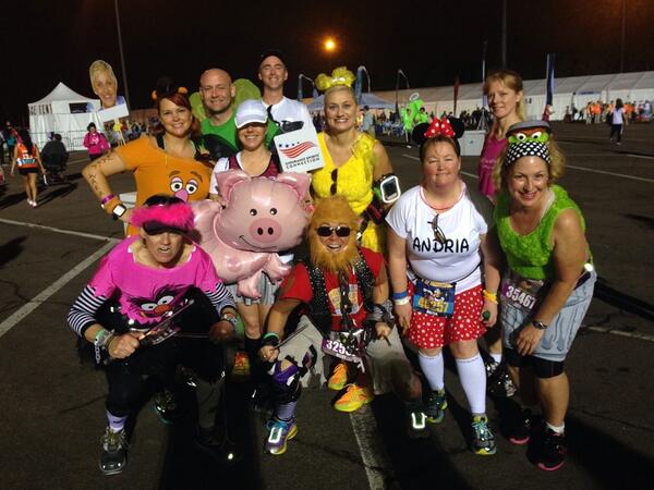 OwnEsc's tweet image. ESC crew at the start of the #WDWHalf !  @RunEatDisney @runnrchik @runDisney