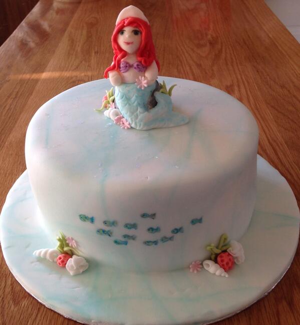 lindencakes's tweet photo. Mermaid cake for a gorgeous 5 year old! http://t.co/gtU1CREy1R