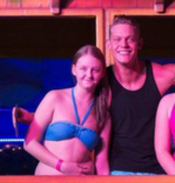 Daimyxo's tweet photo. Ik en @ferrydoedens ♡ Disco zwemmen Malkander http://t.co/iGo9kem3Iy