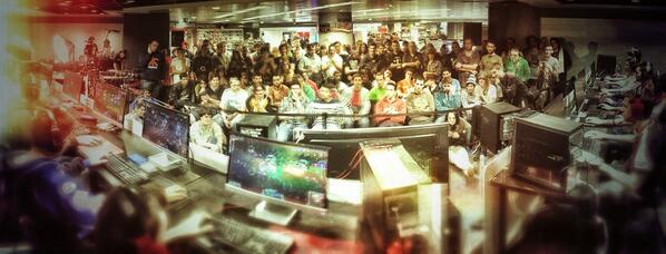 ItsKirillVision's tweet photo. MxM vs Cerberus &amp; crowd! http://t.co/41Gj4C7VS3