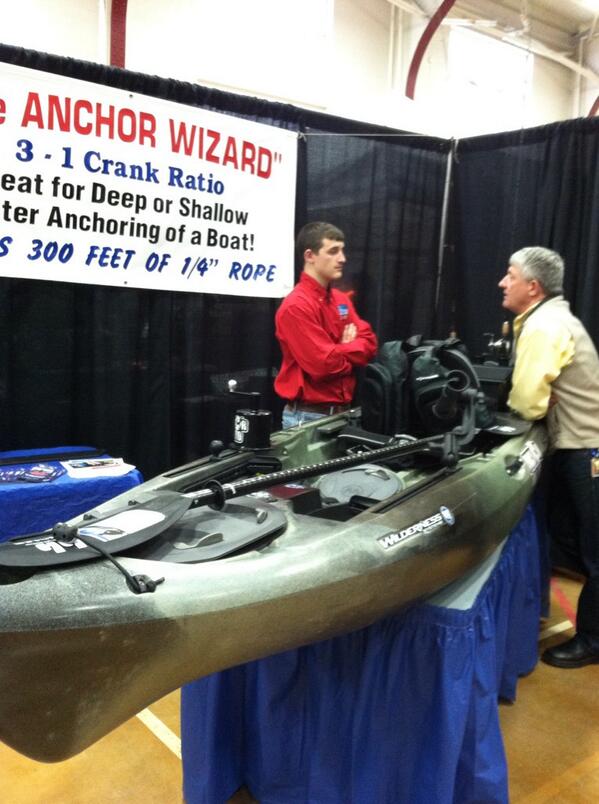 anchorwizard101's tweet photo. Here at the show! Look at the boss man and his mini me #2, deep in discussion. http://t.co/UDV053VXUE
