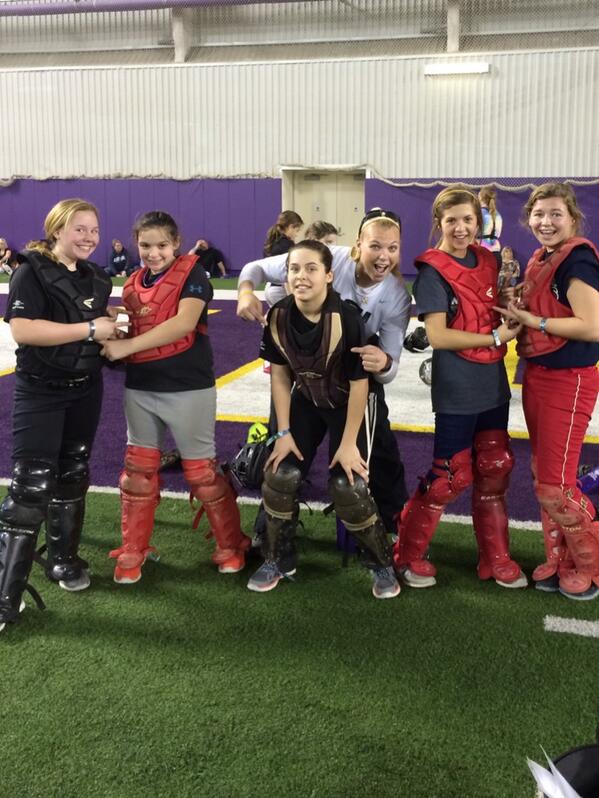 KSandberg23's tweet photo. Tons of catchers at @LSUsoftballcamp in @EastonFastpitch!!! #PoweredbyEaston #BestGearAround @abbyallen05 http://t.co/rlhqbTEF45