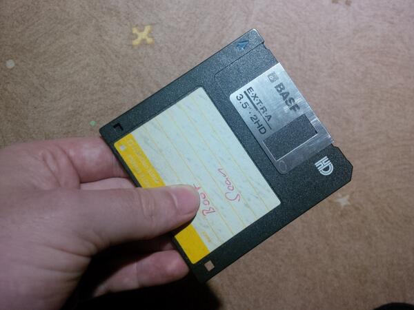 NetTech_cz's tweet image. #nostalgie v podobě 3,5&quot; diskety s neuvěřitelnou pamětí 1,44 MB.