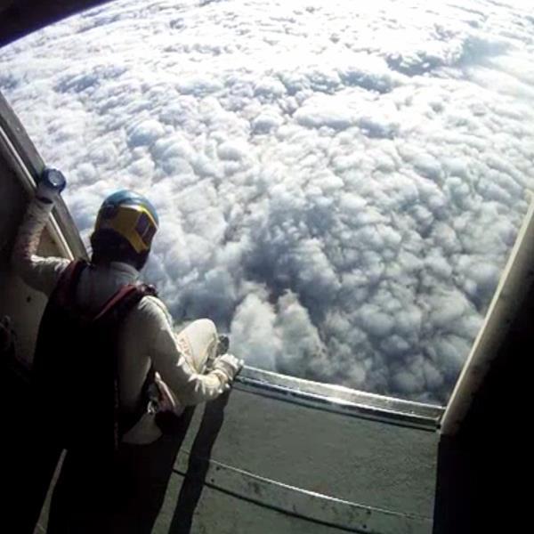 gravitygivespro's tweet photo. Love this #skydiving picture! Roser Llorens of #Spain. http://t.co/vwgAhwRBGq