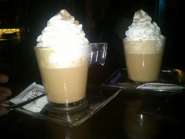 Juuteweed's tweet photo. Un capuuchino ricoo ricooo! Coon @andreapetrer http://t.co/bwmiRWqe67