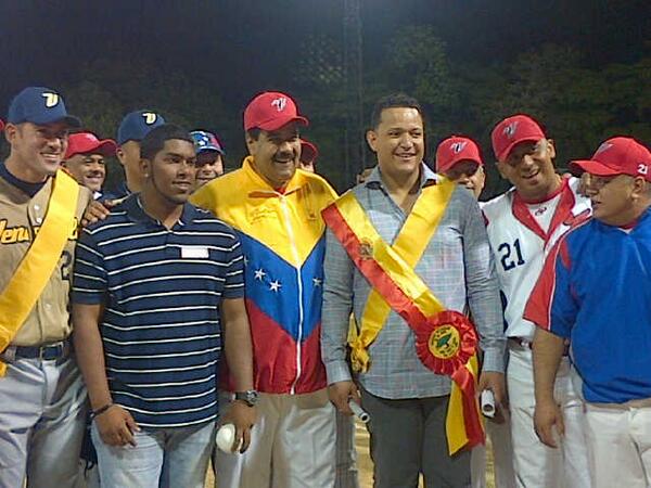 NicolasMaduro con Miguel Cabrera y el nieto de Luis "Camaleón" García en el Encuentro Deportivo por la Paz y la Vida