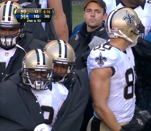 BleacherReport's tweet photo. GIF: Saints RB Mark Ingram shares a jacket with his teammate on the sidelines. 
http://t.co/ezlvAfhKTf http://t.co/gISYVcTU8i