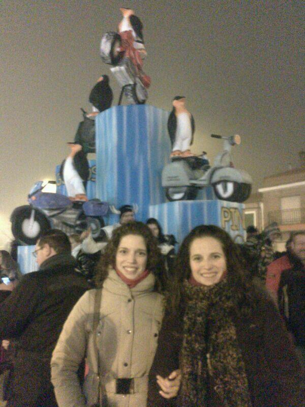 soniavaldi's tweet photo. Disfrutando d #pinguinos 2014 con @armu21 http://t.co/XtCVGs9e7f